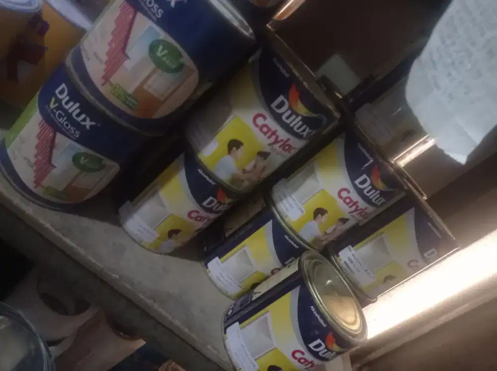 Dulux cat kayu dan besi