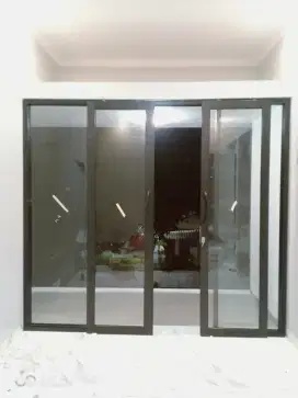 Terpasang pintu sliding Dobel