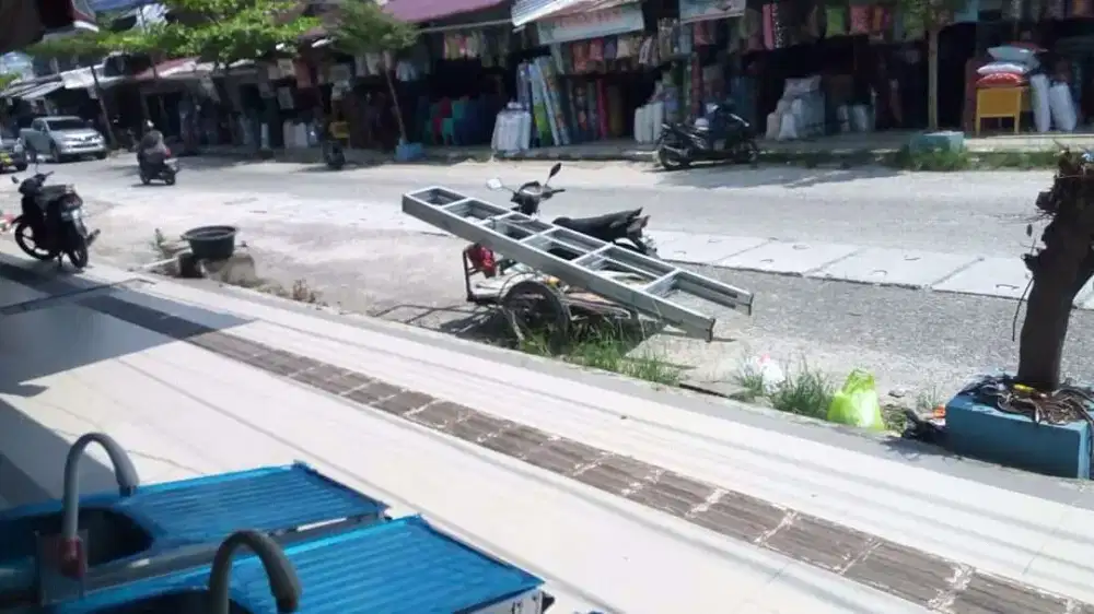 Tangga lipat dari bahan premium baja ringan (merk taso)