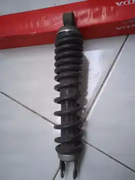 Dijual shock belakang beat karbu mungkin ada yg minat kondisi mati