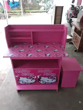 Meja belajar hello kitty