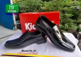 Sepatu Pantofel Mengkilap