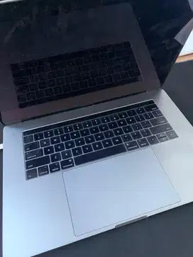 Macbook Pro 15 inch 2017 16/512GB Dual Graphic