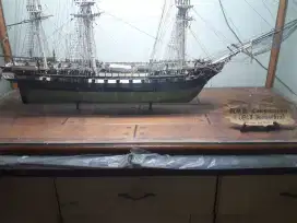 Perahu miniatur Replika