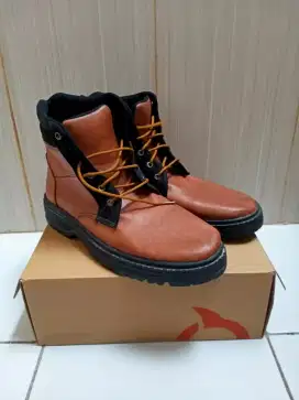 Sepatu Boots. bahan kalep / kulit sintetis.No.42