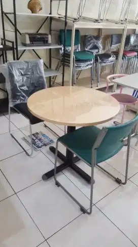 MEJA BUNDAR CAFE KAKI BESI