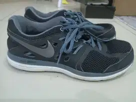 Sepatu Nike size 40,5 minus