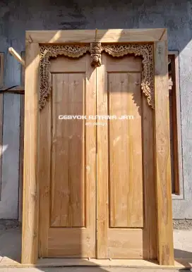 Pintu ukir Jepara