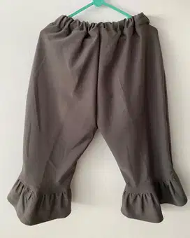 short cullote grey pants