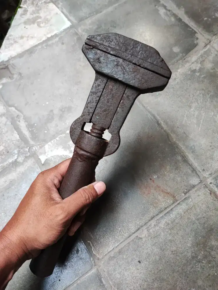 Tanggem Alat Jepit Besi Tempa Antik