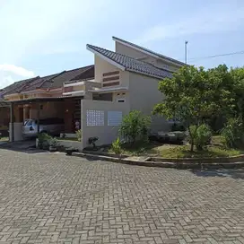 Rumah Hook Baturaden Samping Taman Perumahan Sejuk Hijau