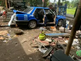 Tampung mobil tua rongsokan/mati