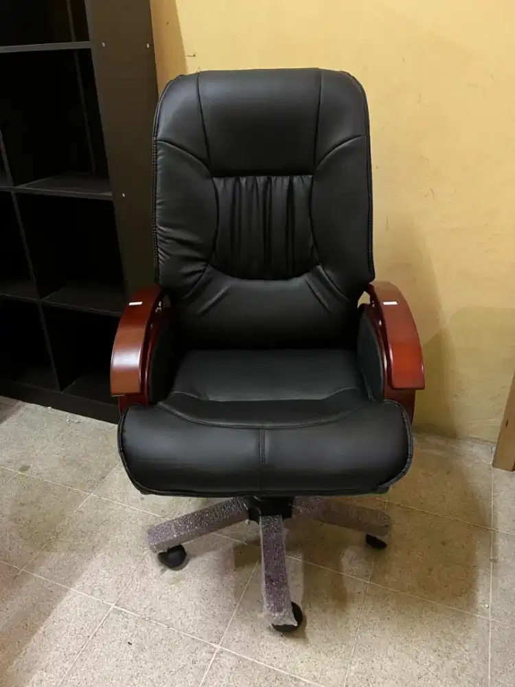 Kursi Putar Kantor / Kursi Putar Direktur / Kursi Putar Manager 66