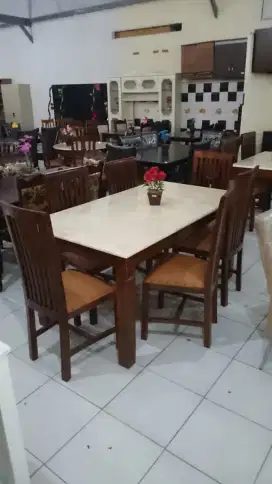 Meja makan jati marmer