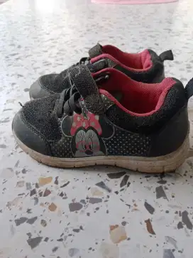 Sepatu mini mouse hitam masih bagus