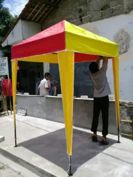 Tenda kafe bongkar pasang dan lipat