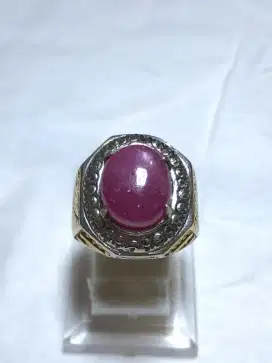 Batu rubi merah