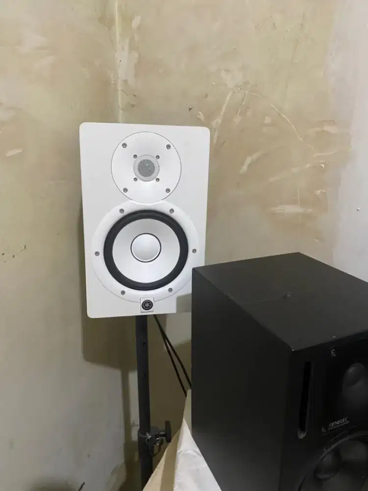 1 Pasang Speaker Yamaha Hs7i
