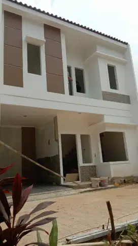 RUMAH BAGUS BARU 2 LT MODERN MINIMALIS DLM CLUSTER LUBANG BUAYA JAKTIM