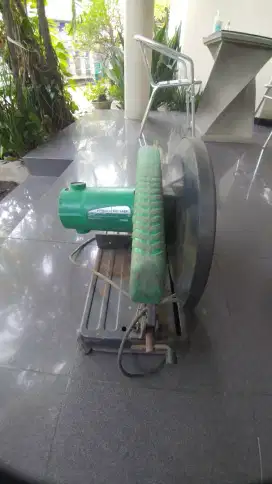Mesin potong besi Hitachi