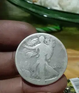 Koin perak half dollar walking liberty