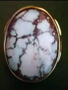 Batu pirus putih
