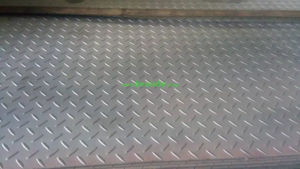 Besi Surabaya Plat Hitam Steel Plate Kapal Ship Bordes Checkered Strip