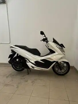 Honda PCX 2018 Mulus Putih