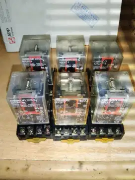 Relay Omron type MK2P soket kaki 8 220V