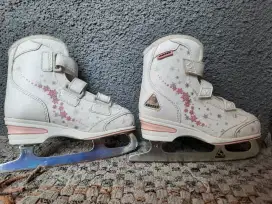 Sepatu ice  skating