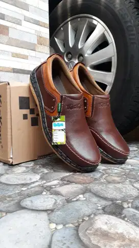 Sepatu kulit asli santai kerja kasual