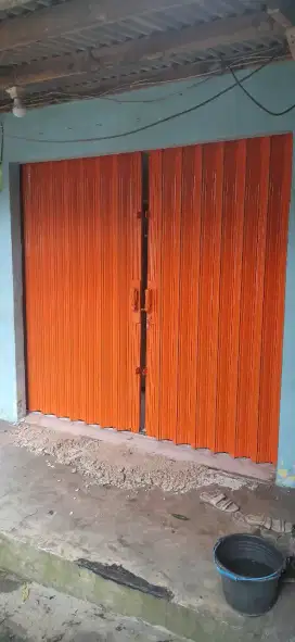 Folding gatte roling door serang