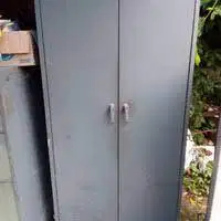 Dicari/dibeli lemari besi bekas kantor