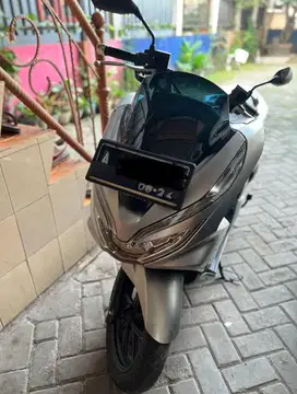 Honda PCX 150 warna silver