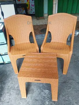 Set kursi santai produk Napolly 2 kursi 1 meja