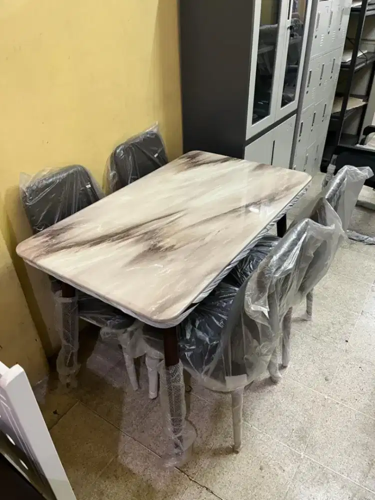 Meja Makan 4 Kursi Minimalis / Kursi Makan 4 Kursi Minimalis 01