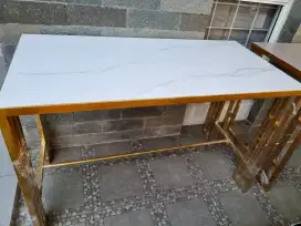 Meja besi marmer