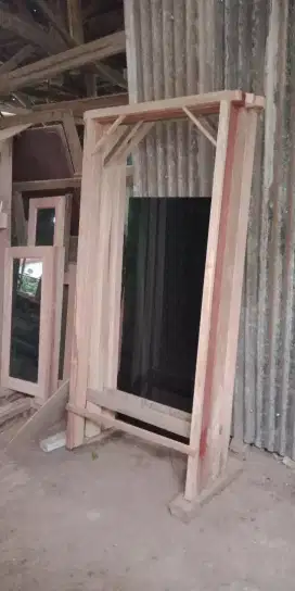 Kusen murah kayu Meranti bekas bongkaran