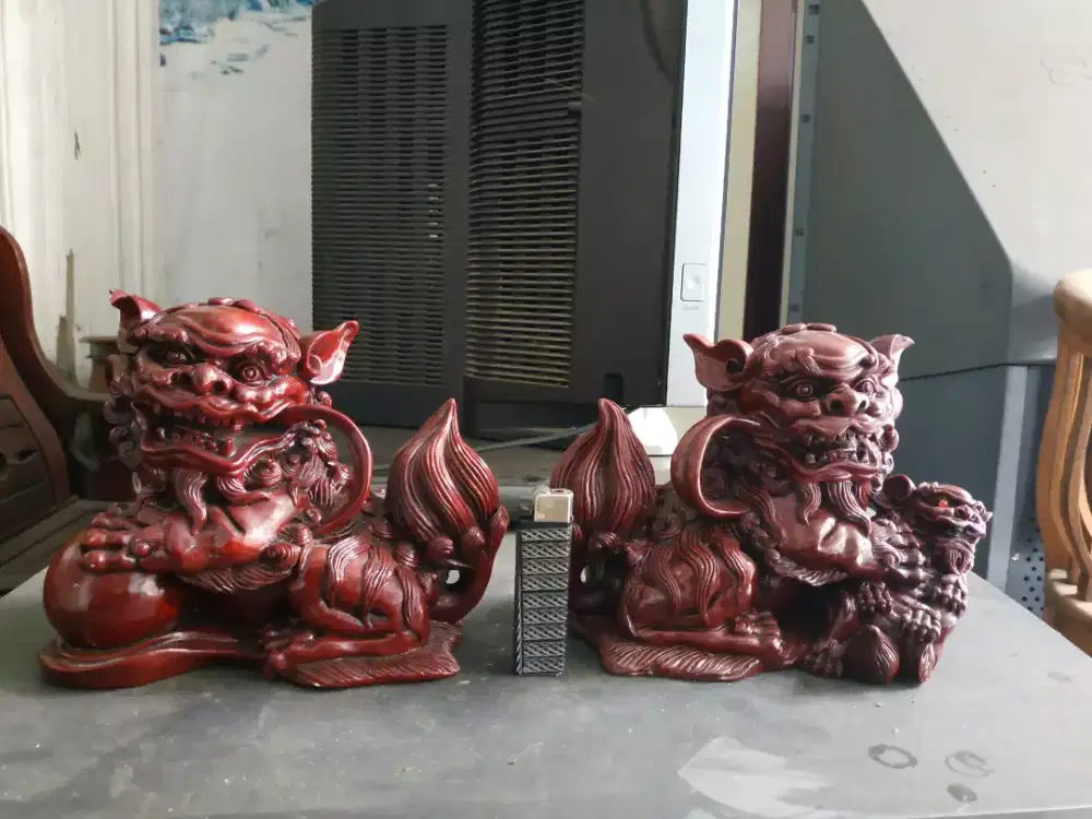 sepasang patung qilin  antik ukiran ditel lawas.