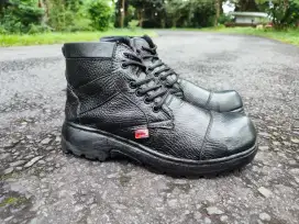 Sepatu Safety Shoes Kerja Proyek Kitchen Stelltoe