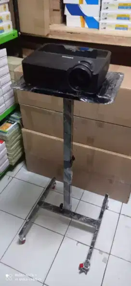 Bracket standing projector/laptop