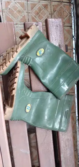 Sepatu boots ukuran 40