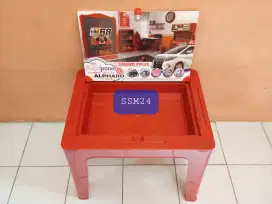 Meja Belajar Anak Motif Hot Wheels Masih Seperti Baru