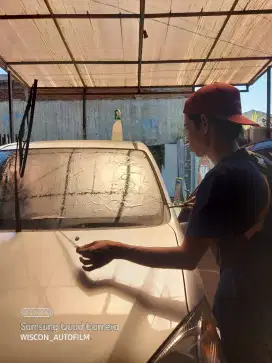 teknisi kaca film mobil home service