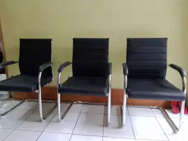 KURSI KANTOR KAKI BESI TANPA RODA