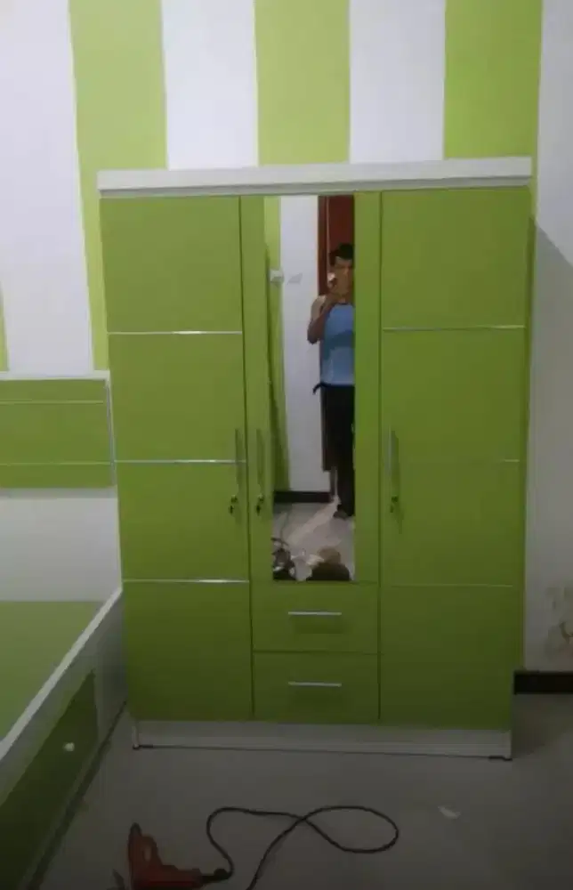 Lemari 3 pintu ukuran standar