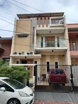 Rumah depan taman, 3 lantai, hdp timur di Citra Garden 2 ex