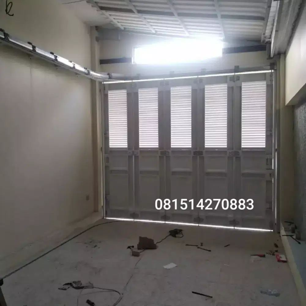 Pintu besi garasi