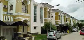 Rumah mewah dijual murah banting harga.