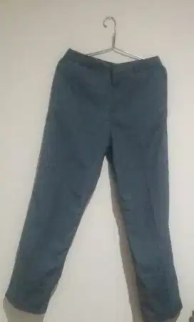 Dijual 4 pcs Celana panjang abu-abu SMA size 31, 34, 35, 37